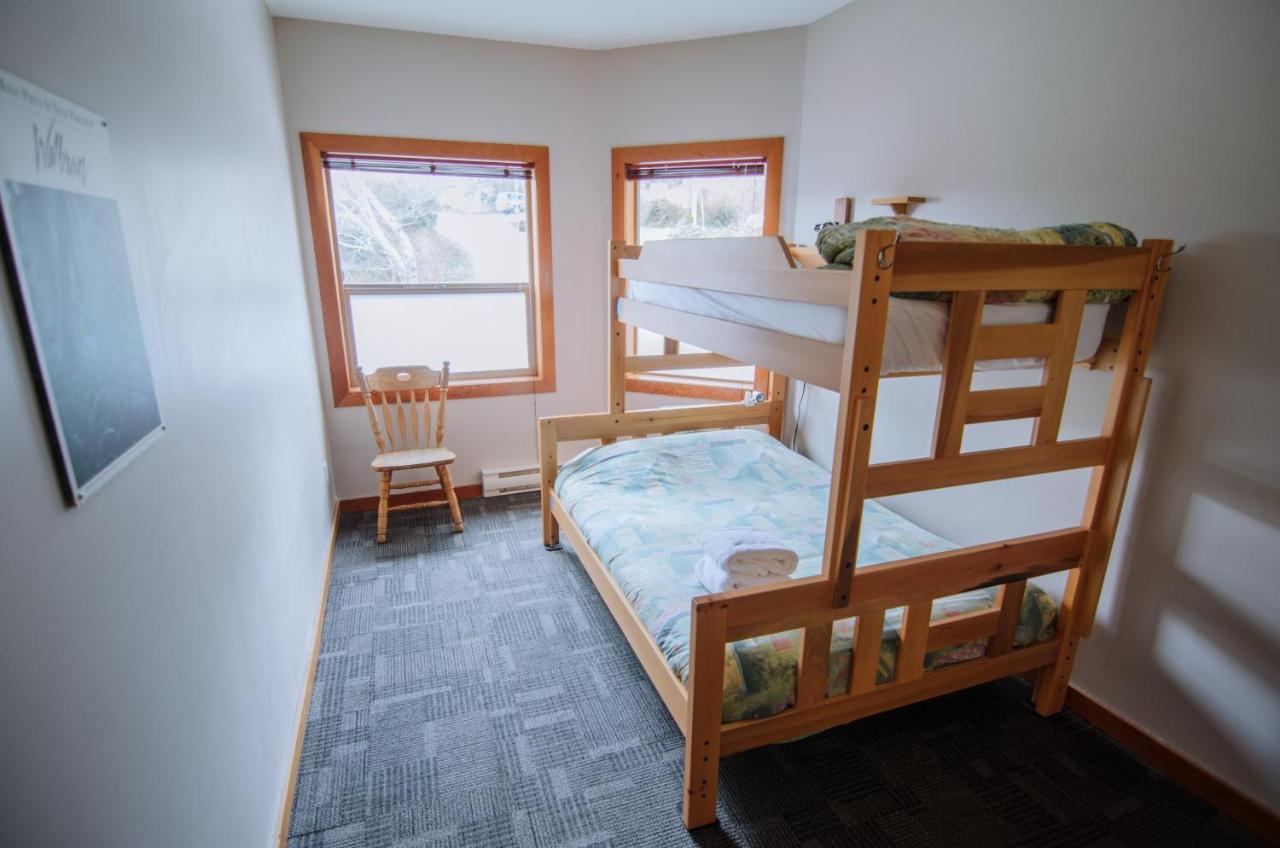 Whalers Guesthouse Tofino Bagian luar foto