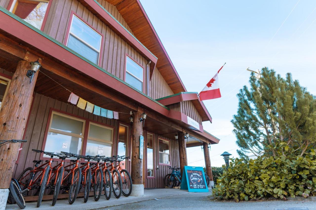 Whalers Guesthouse Tofino Bagian luar foto