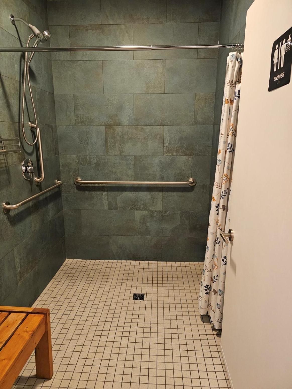 Whalers Guesthouse Tofino Bagian luar foto