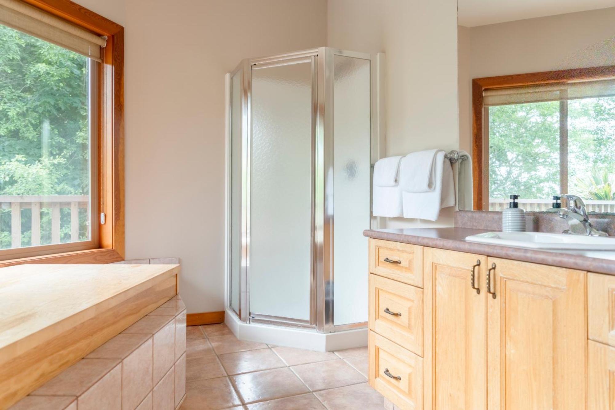 Whalers Guesthouse Tofino Bagian luar foto