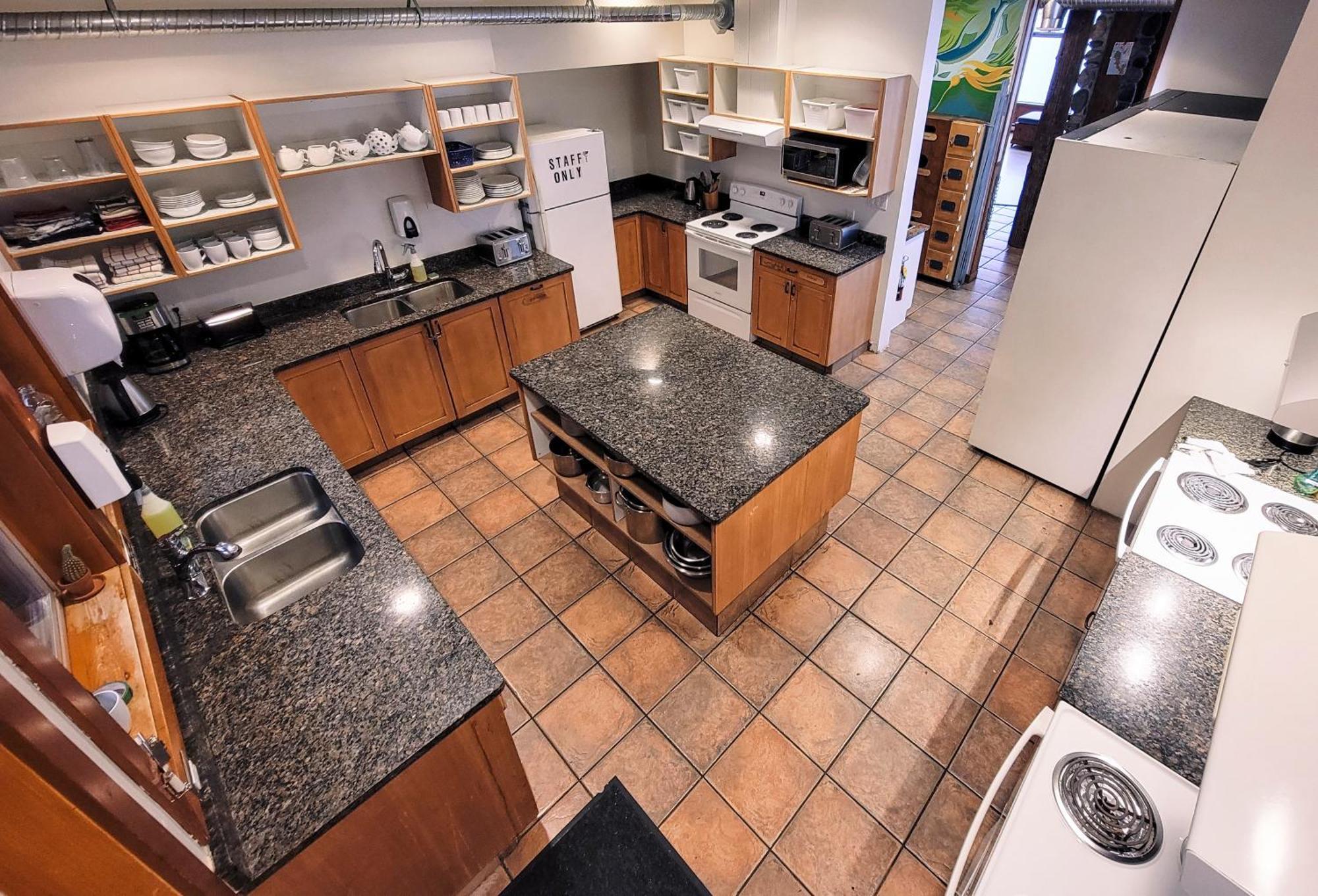 Whalers Guesthouse Tofino Bagian luar foto