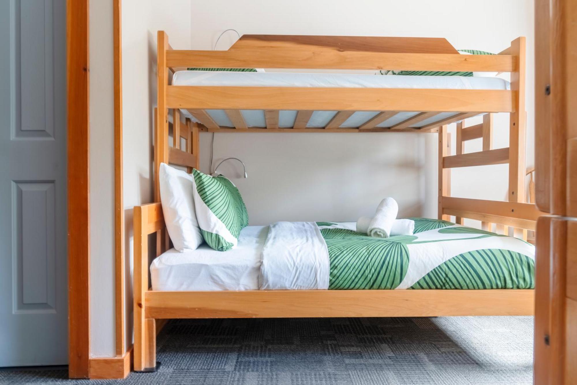 Whalers Guesthouse Tofino Bagian luar foto